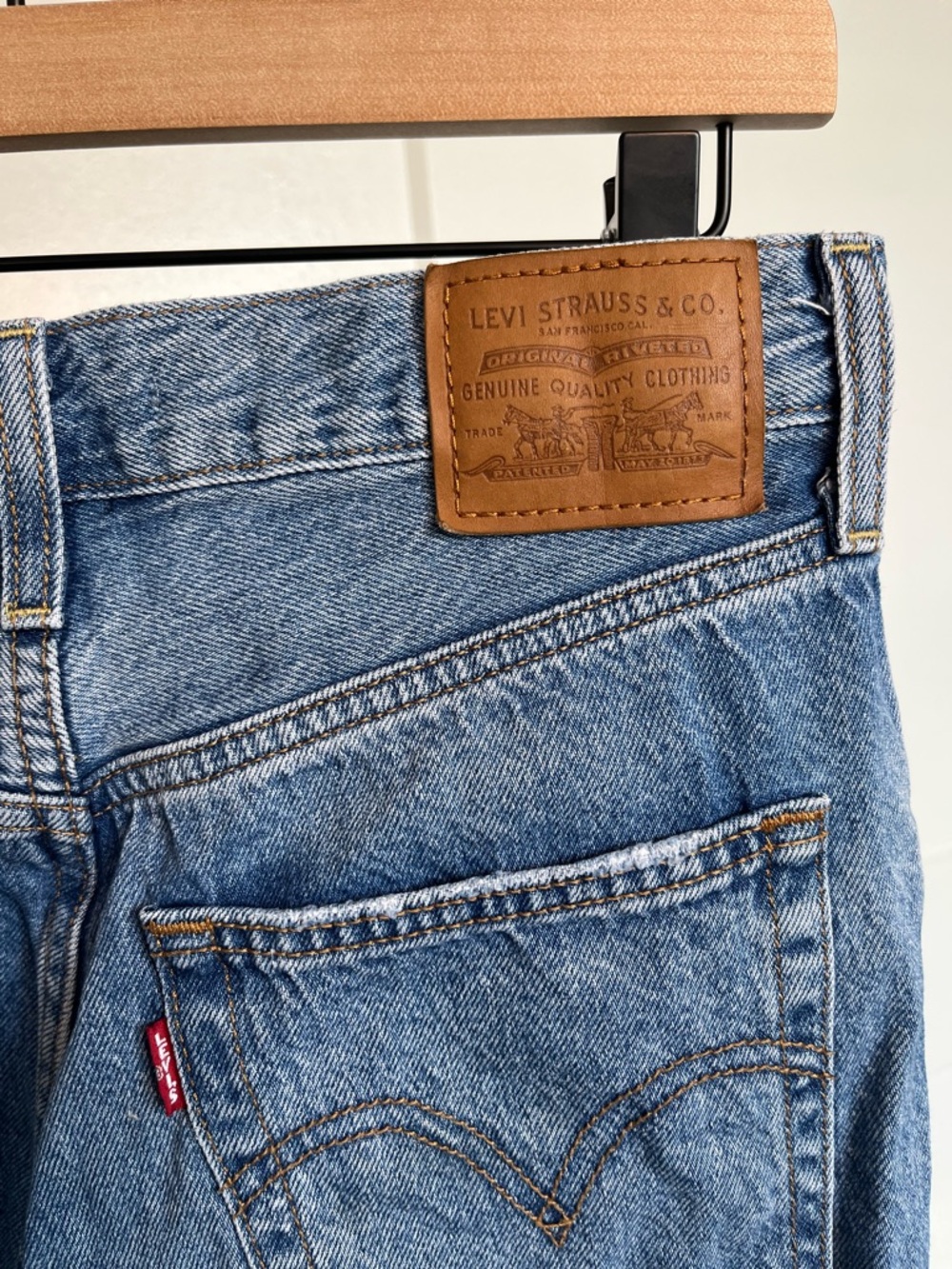Levi’s Ribcage Straight Ankle Jeans 27 High Rise Distressed Light Wash
